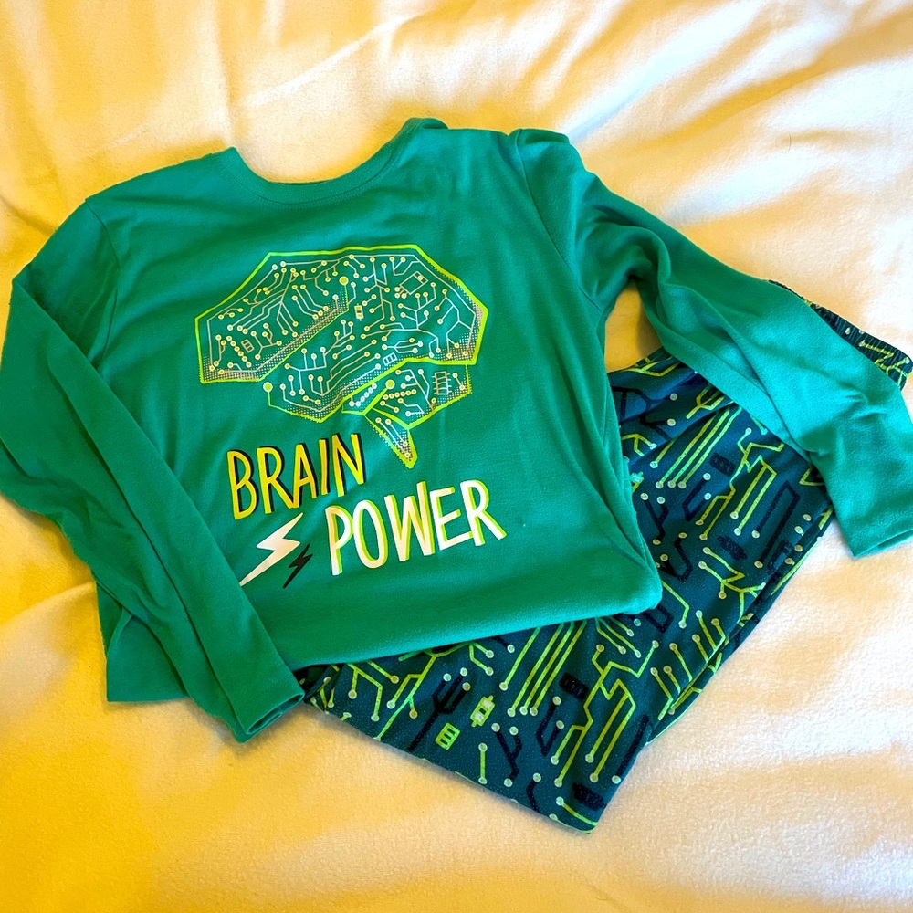 ⭐️Cat & Jack Brain Power pajama set size 6-7